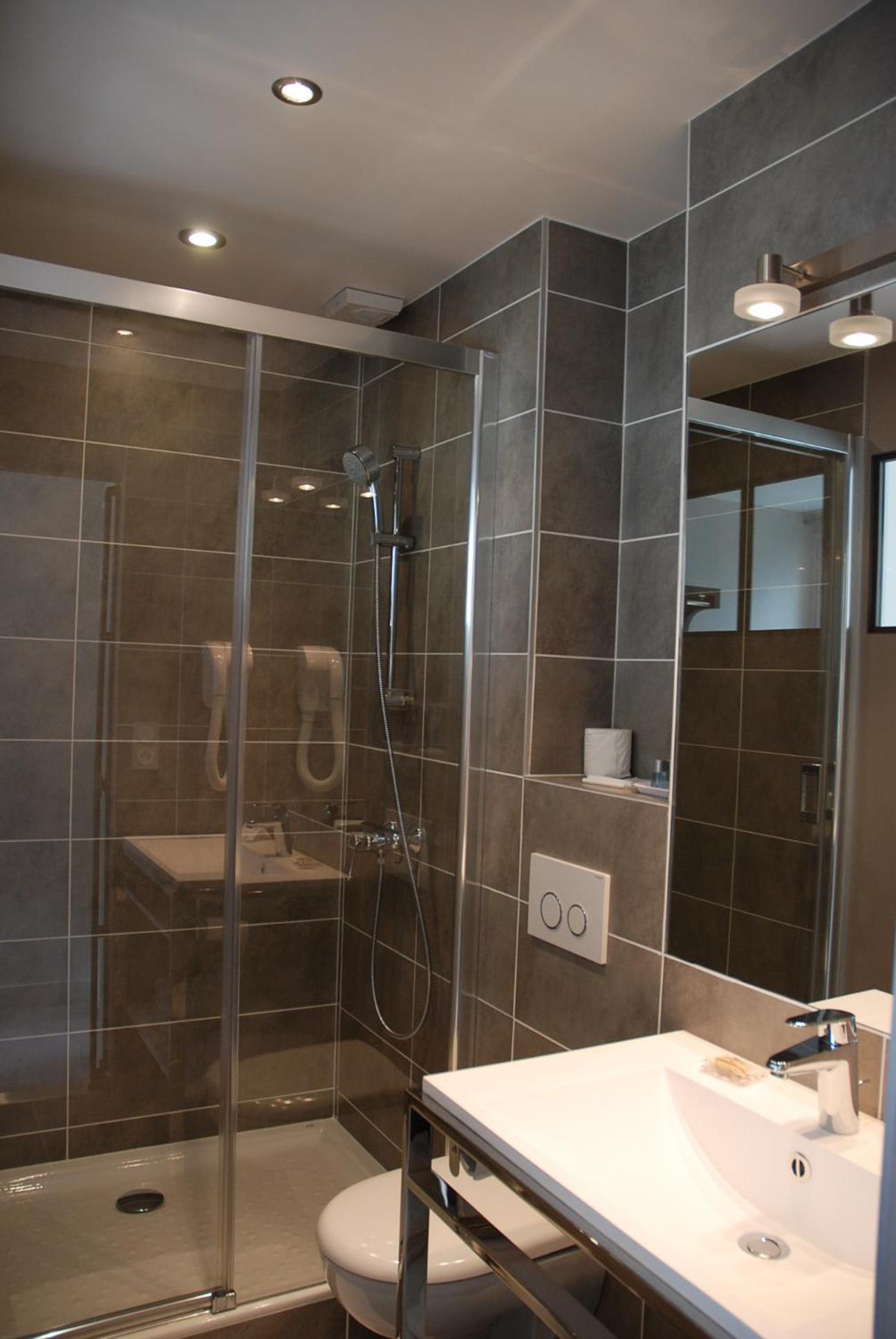 Hotel Restaurant Le Dauphin Et Le Spa Du Prieure Caen Kamer foto