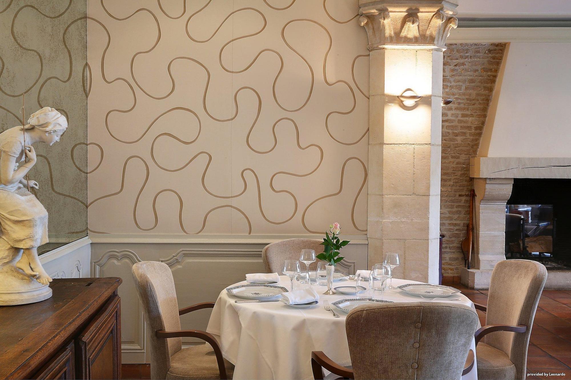 Hotel Restaurant Le Dauphin Et Le Spa Du Prieure Caen Buitenkant foto