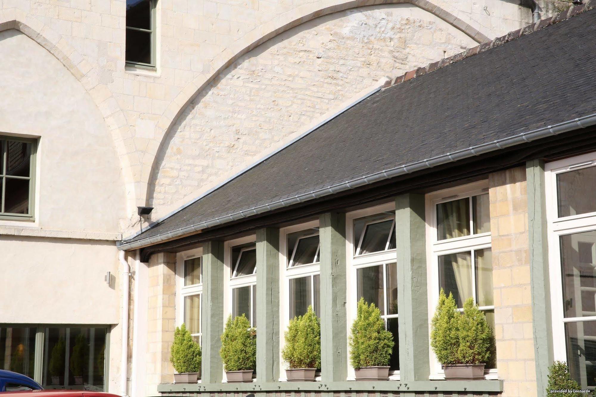 Hotel Restaurant Le Dauphin Et Le Spa Du Prieure Caen Buitenkant foto