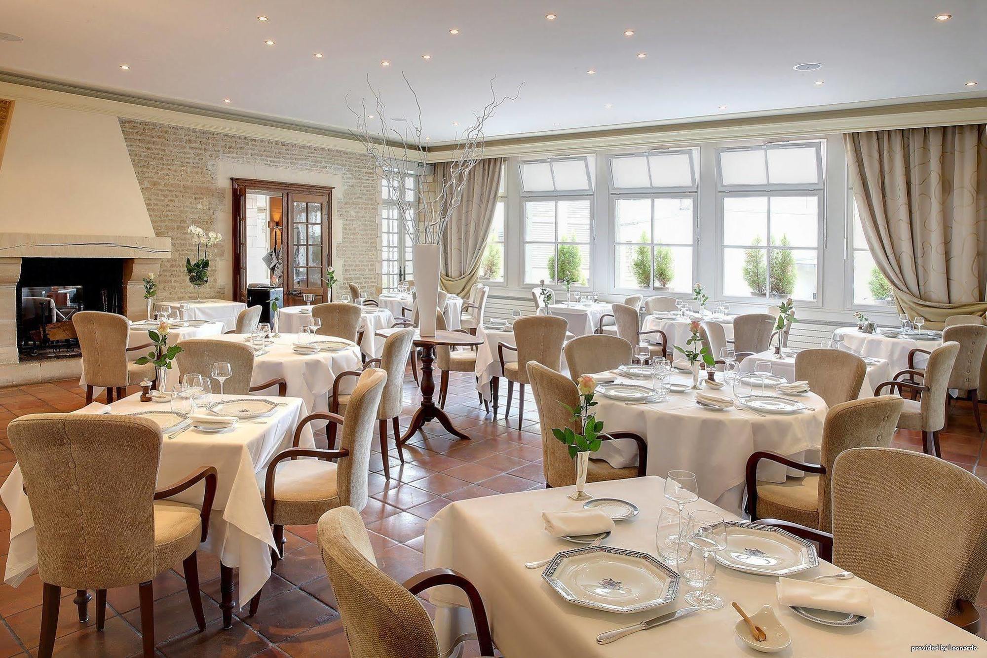 Hotel Restaurant Le Dauphin Et Le Spa Du Prieure Caen Buitenkant foto