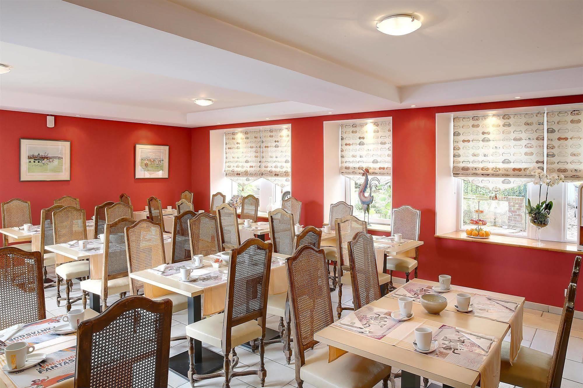 Hotel Restaurant Le Dauphin Et Le Spa Du Prieure Caen Buitenkant foto