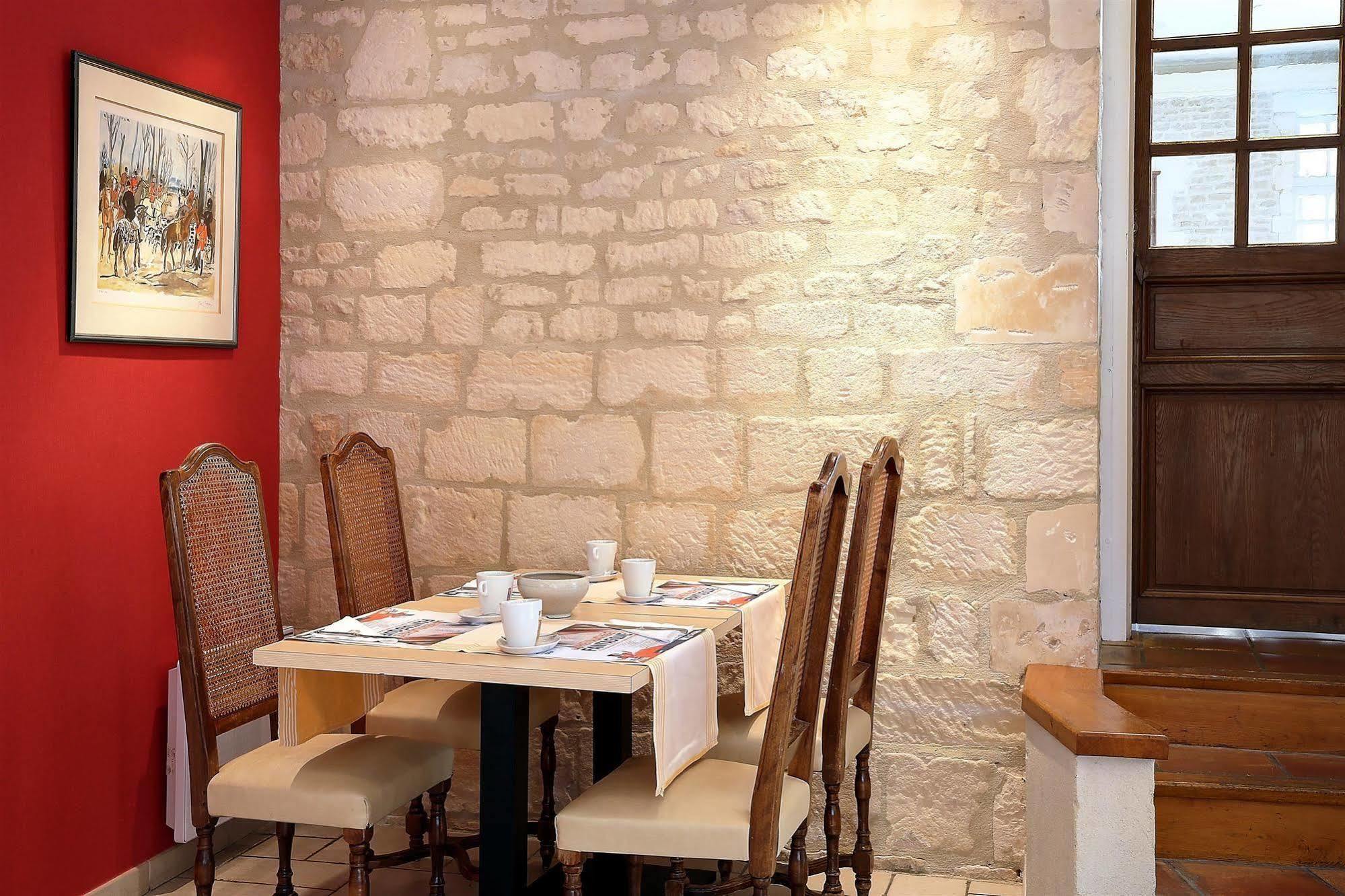 Hotel Restaurant Le Dauphin Et Le Spa Du Prieure Caen Buitenkant foto