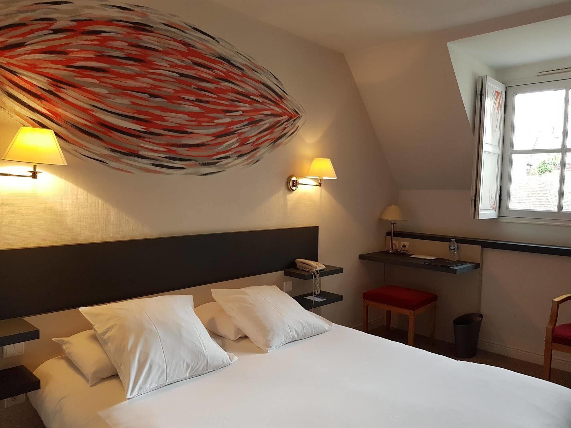Hotel Restaurant Le Dauphin Et Le Spa Du Prieure Caen Buitenkant foto