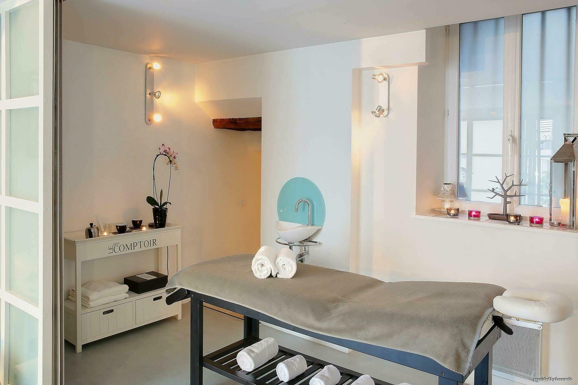 Hotel Restaurant Le Dauphin Et Le Spa Du Prieure Caen Buitenkant foto