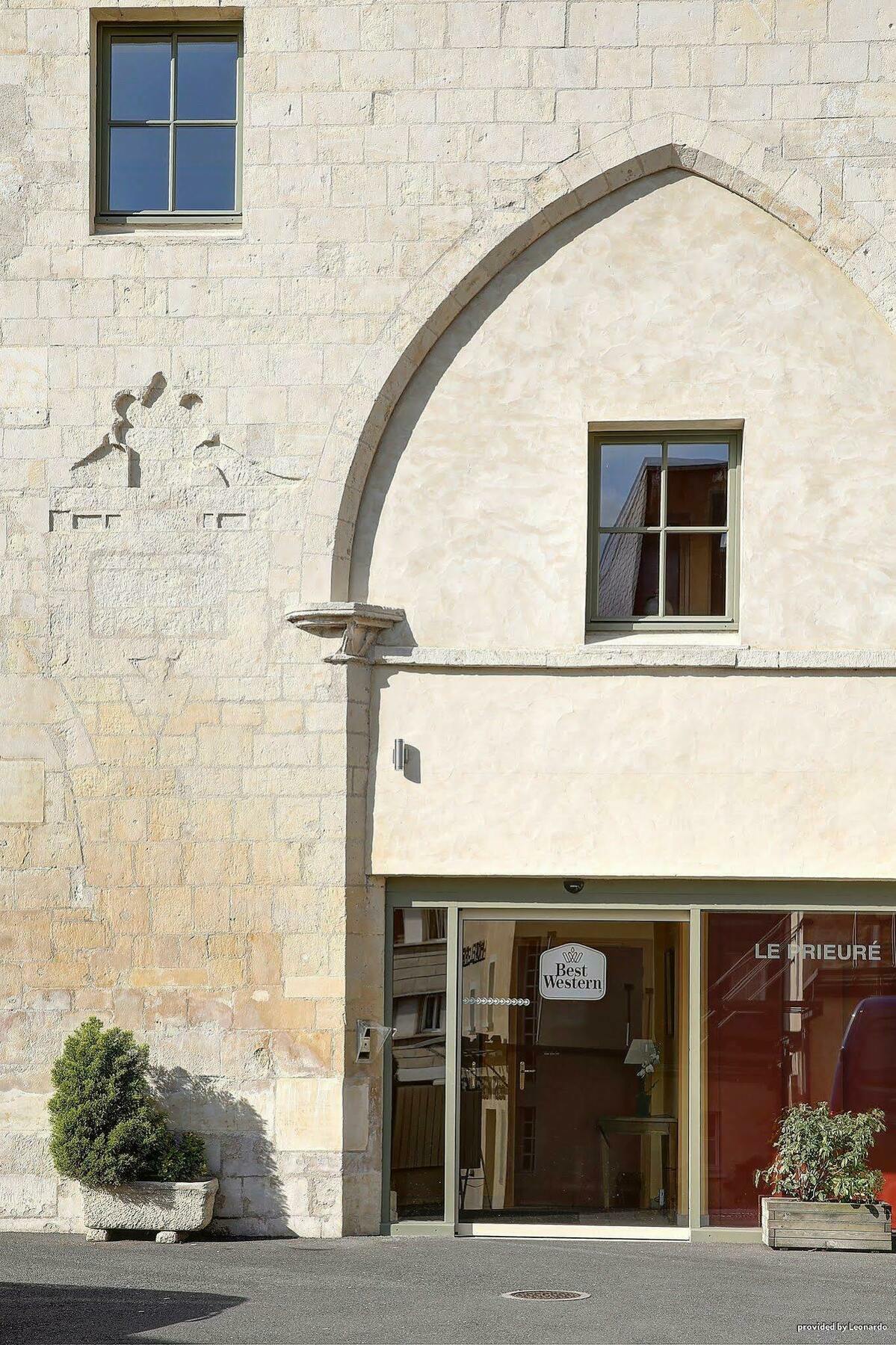 Hotel Restaurant Le Dauphin Et Le Spa Du Prieure Caen Buitenkant foto